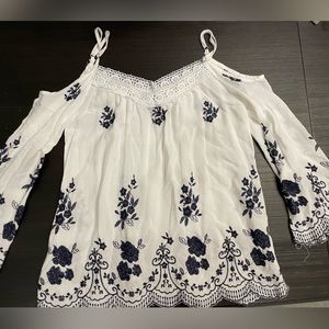Off the shoulder embroidery Top